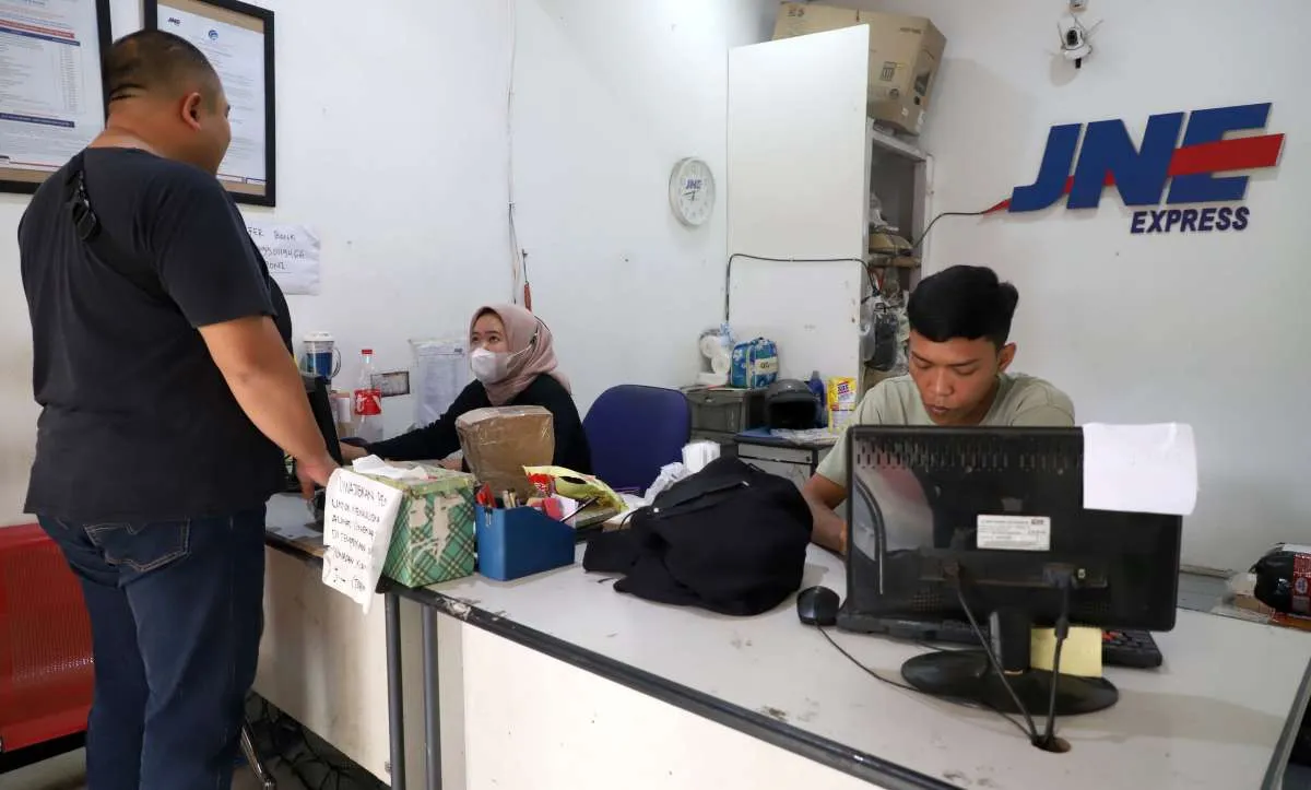 Paket JNE Tertunda? Begini Cara Lacak Resi dan Ajukan Komplain Dengan Cepat